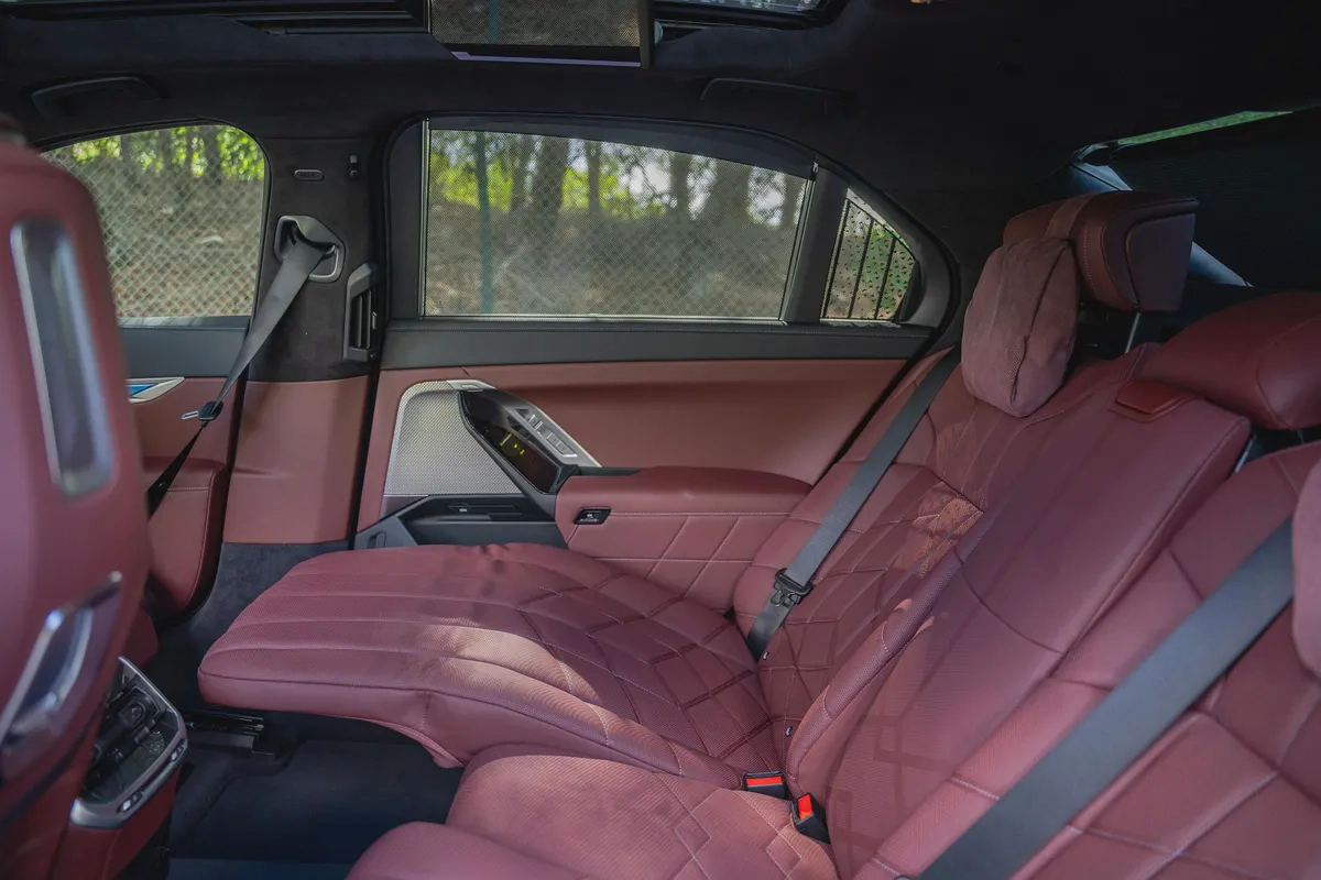 BMW 735i M Sport Individual – 2026 | GCC | Only 2,478 KM | AED 399,000-18-18
