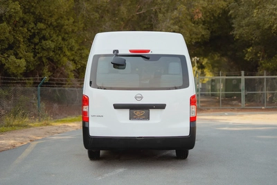 High-Roof 13-Seater Passenger Van | Automatic | GCC Specs | Ref#N75900-5