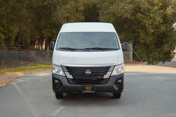 High-Roof 13-Seater Passenger Van | Automatic | GCC Specs | Ref#N75900