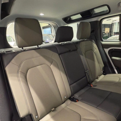 Land Rover Defender Land Rover Defender 110 2026 GCC specs-16