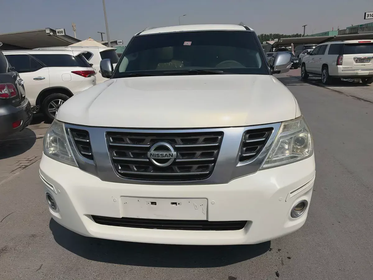 2013 Nissan Patrol SE GCC Specs fullopshin white color