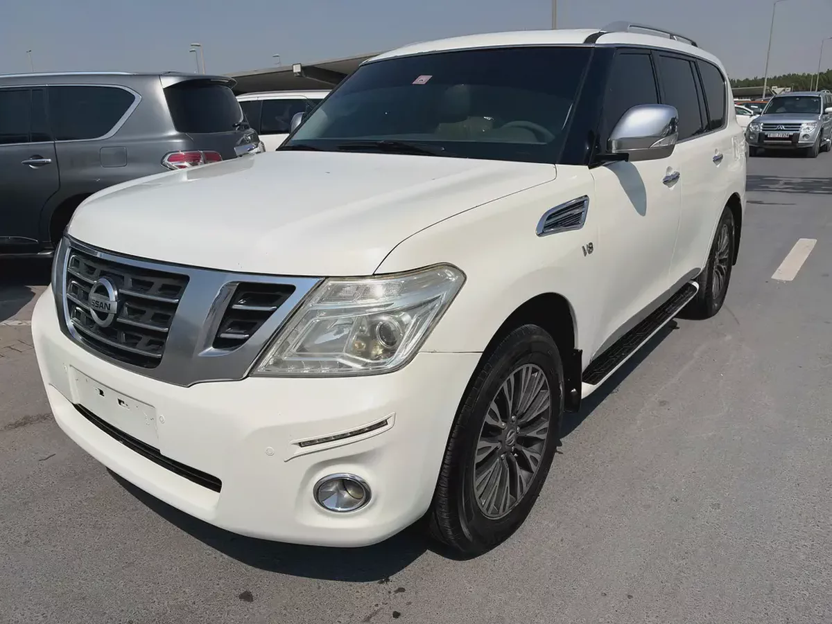 2013 Nissan Patrol SE GCC Specs fullopshin white color-1-1
