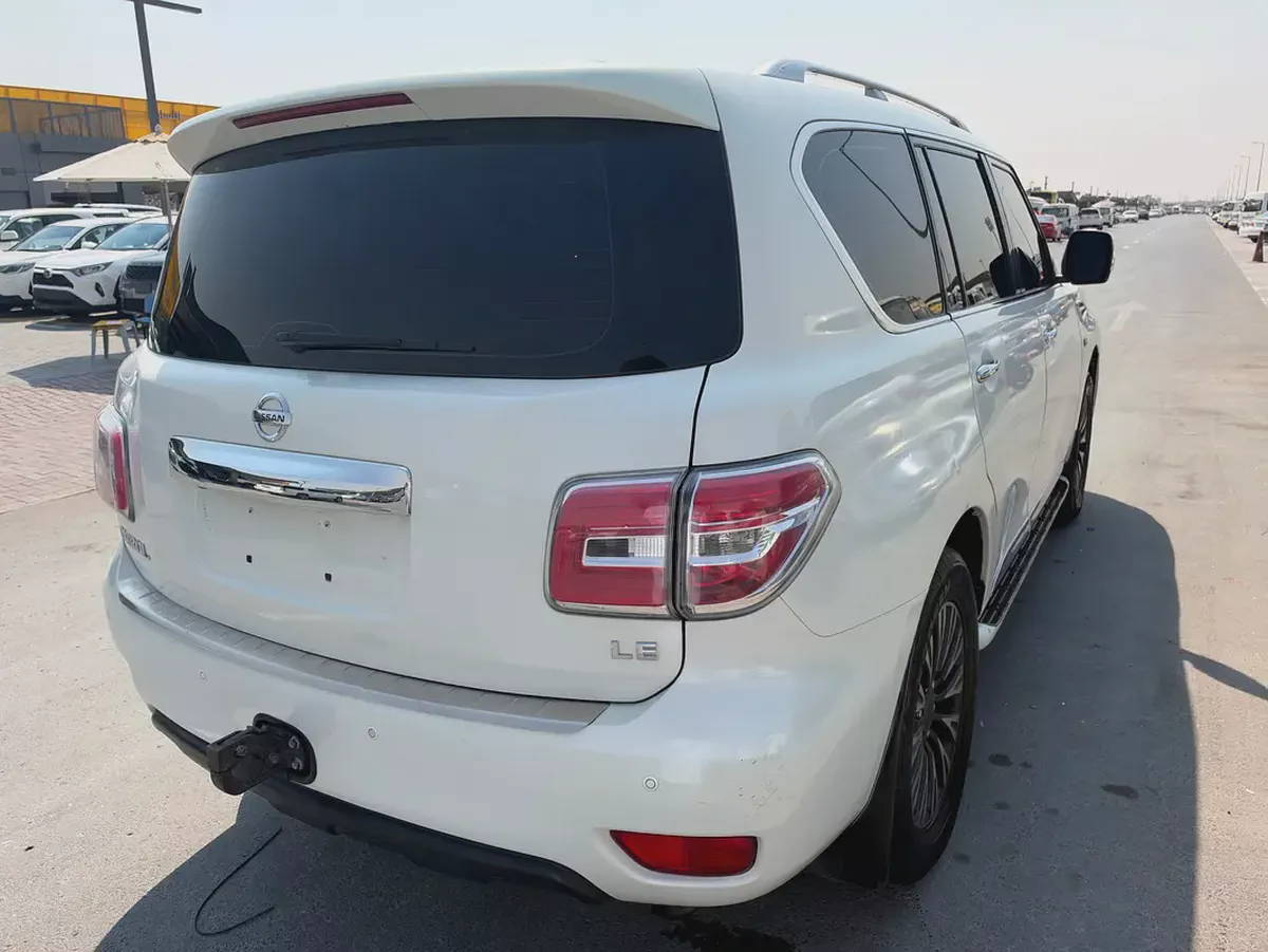 2013 Nissan Patrol SE GCC Specs fullopshin white color-3-3