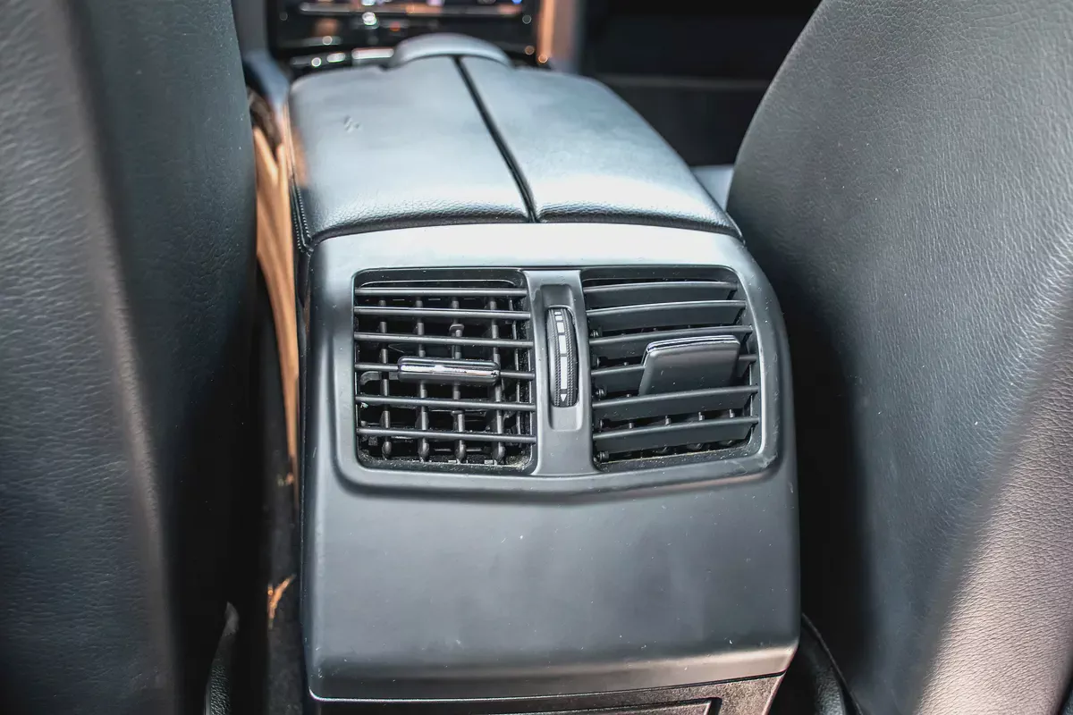2014 Mercedes-Benz E-Class E 300 4MATIC Japanese Specs-15-15