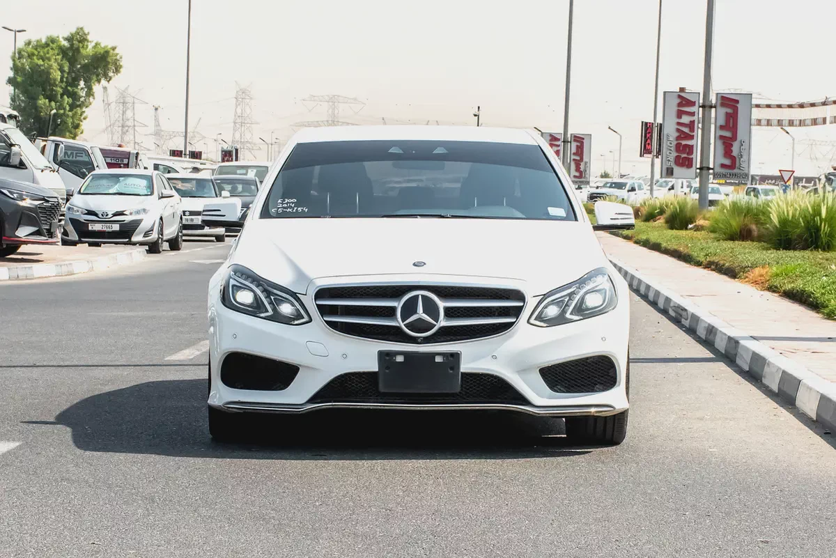 2014 Mercedes-Benz E-Class E 300 4MATIC Japanese Specs-1-1
