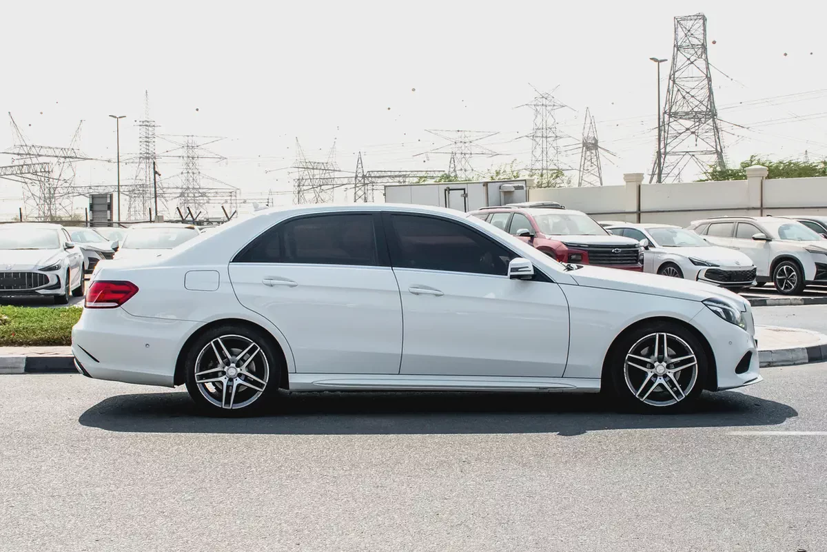 2014 Mercedes-Benz E-Class E 300 4MATIC Japanese Specs-3-3