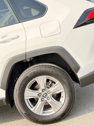 Toyota RAV4 XLE HEV Hybrid XLE 2.5L-11