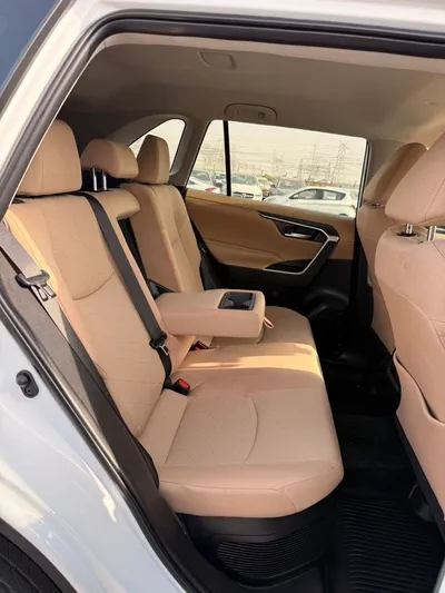 Toyota RAV4 XLE HEV Hybrid XLE 2.5L-14