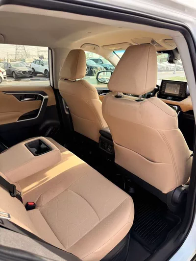 Toyota RAV4 XLE HEV Hybrid XLE 2.5L-15