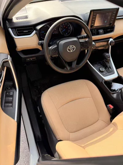 Toyota RAV4 XLE HEV Hybrid XLE 2.5L-16