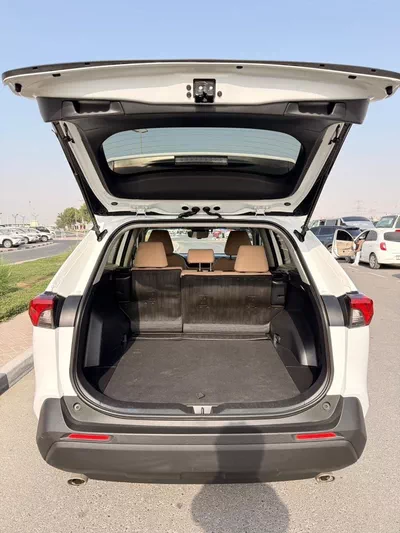 Toyota RAV4 XLE HEV Hybrid XLE 2.5L-19