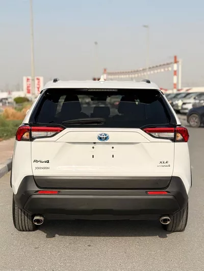 Toyota RAV4 XLE HEV Hybrid XLE 2.5L-3