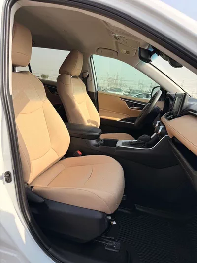 Toyota RAV4 XLE HEV Hybrid XLE 2.5L-5
