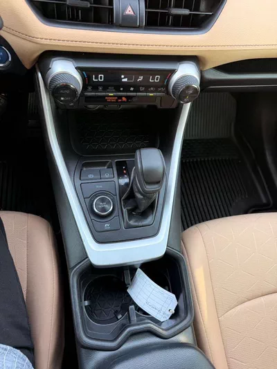 Toyota RAV4 XLE HEV Hybrid XLE 2.5L-8