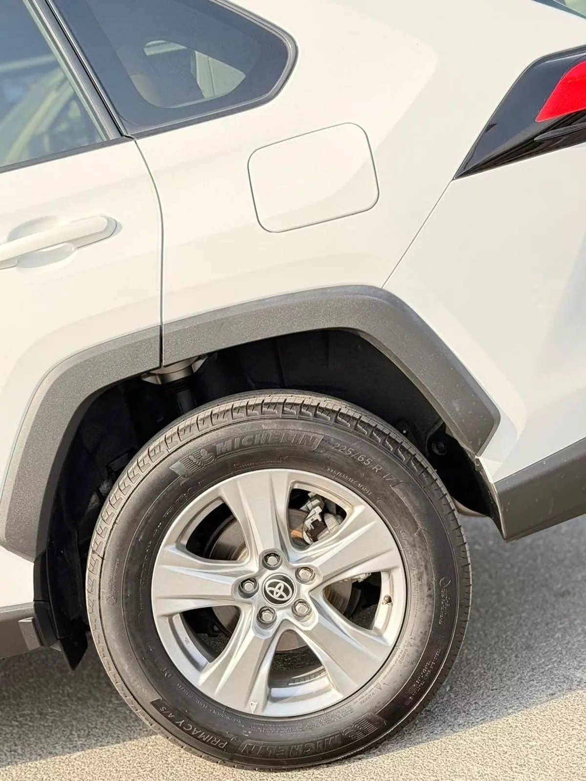 Toyota RAV4 XLE HEV Hybrid XLE 2.5L-11-0