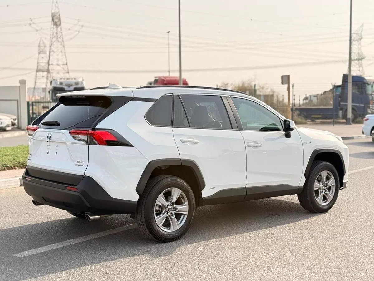 Toyota RAV4 XLE HEV Hybrid XLE 2.5L-2-0