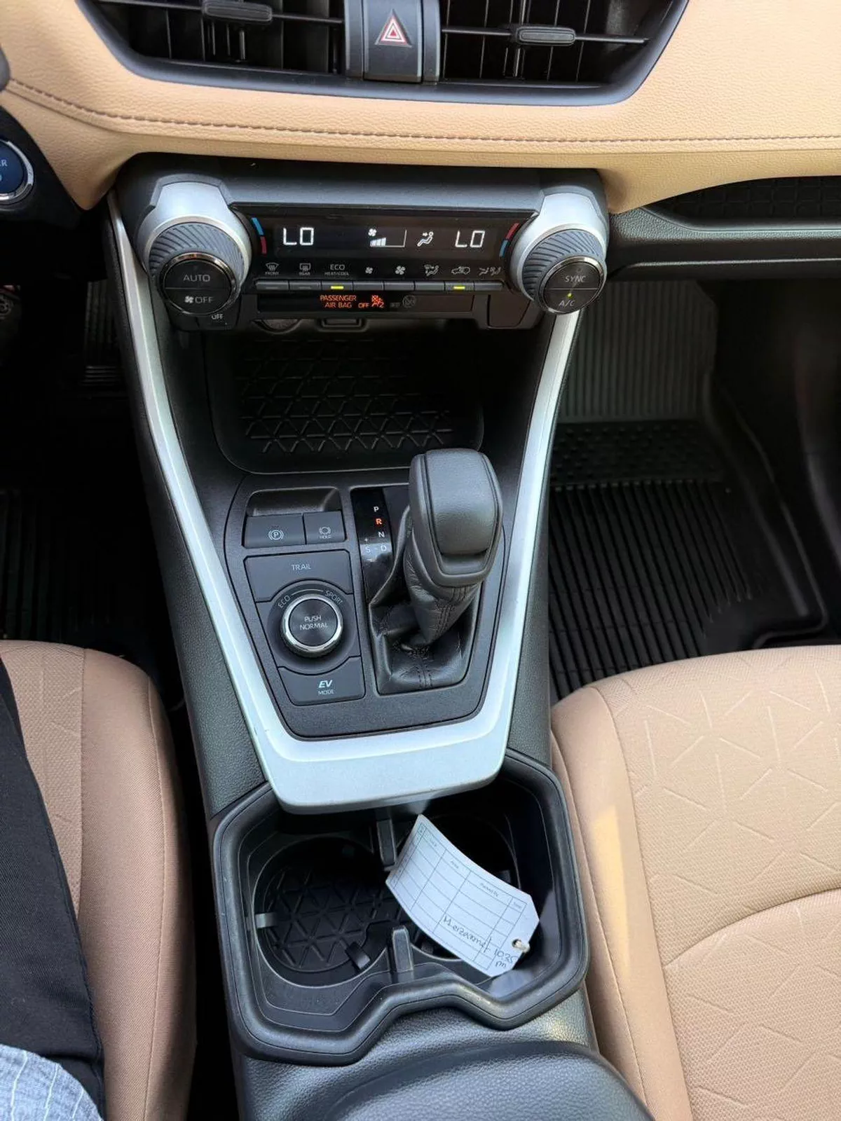Toyota RAV4 XLE HEV Hybrid XLE 2.5L-8-0
