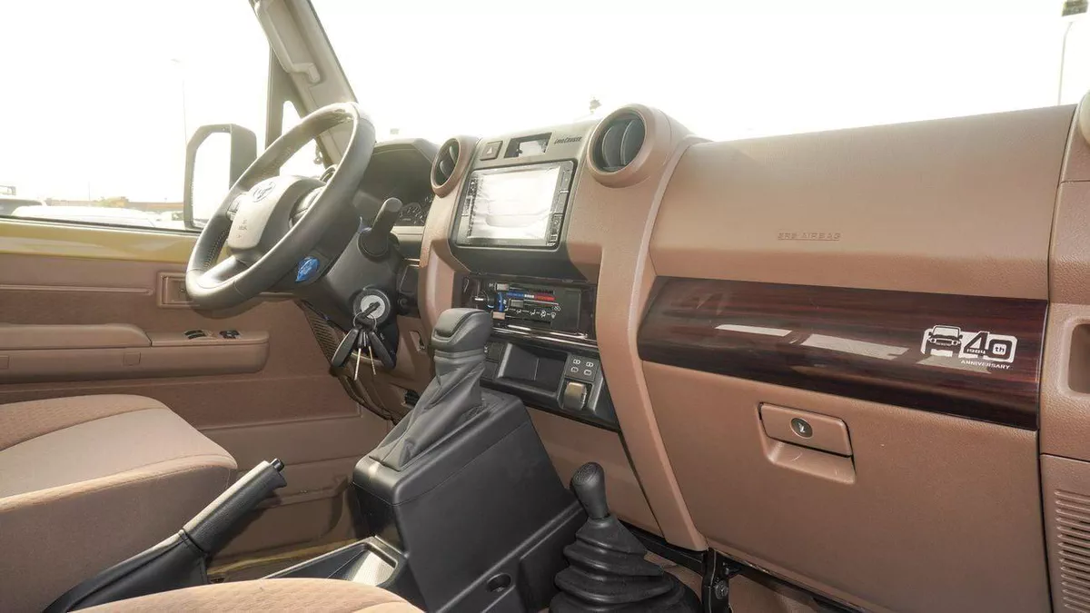 Toyota Land Cruiser Pick Up LX 4.0L V6 SINGLE CABIN A/T-9-0
