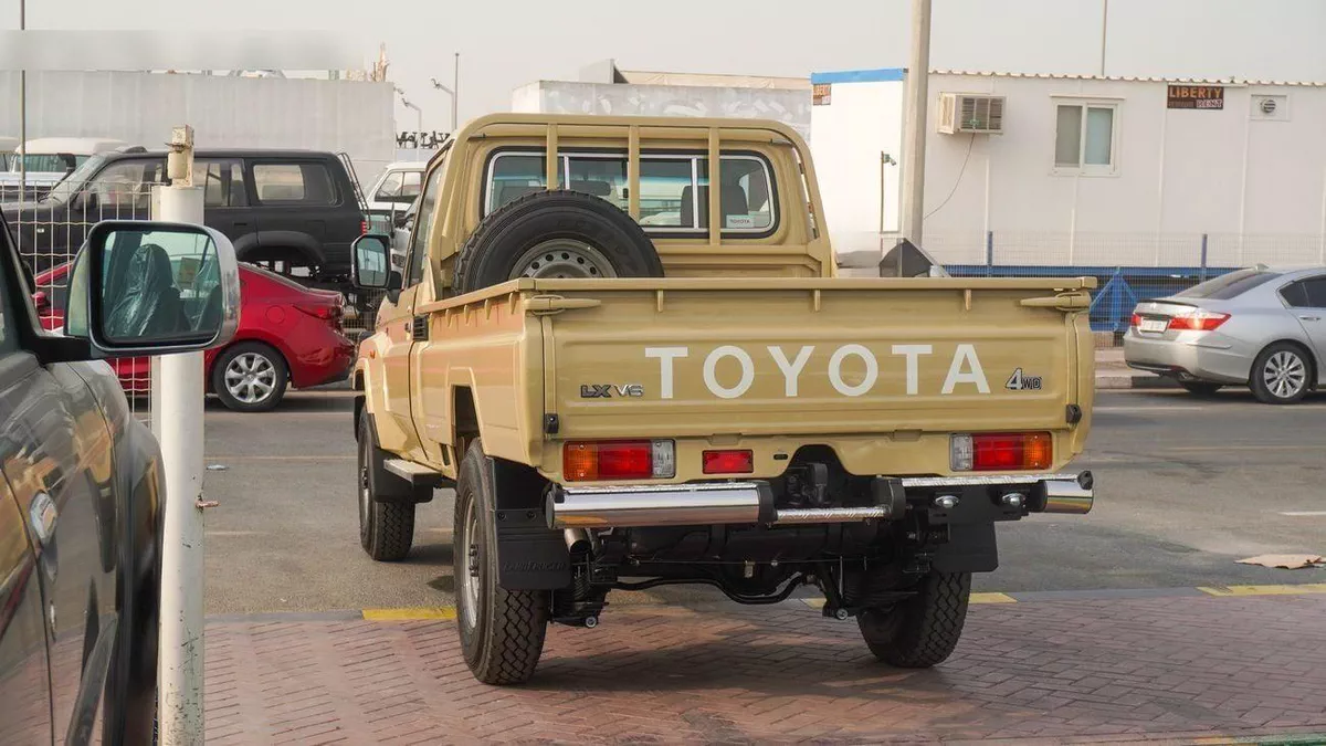 Toyota Land Cruiser Pick Up LX 4.0L V6 SINGLE CABIN A/T-11-0