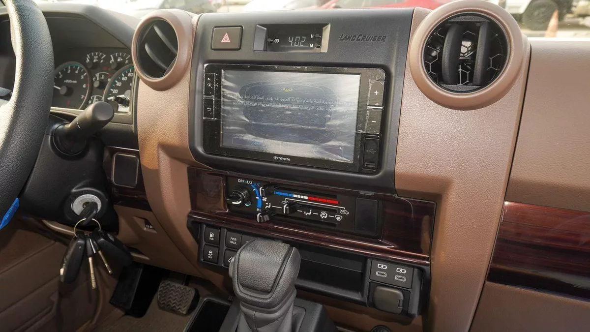 Toyota Land Cruiser Pick Up LX 4.0L V6 SINGLE CABIN A/T-6-0