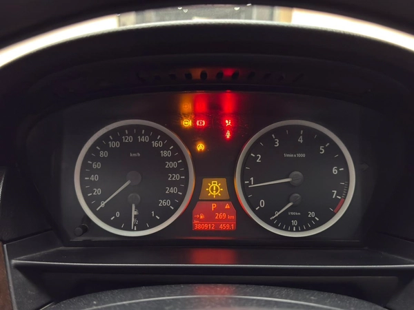 Gulf Specs 2006 BMW 530i 3.0Litre Inline-6 Cylinder