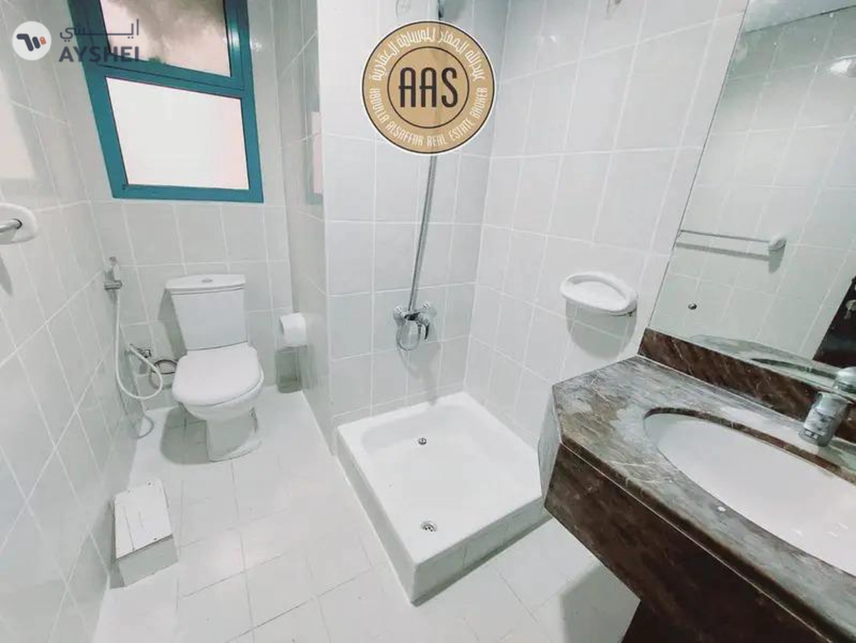 In prime location Near to mulla plaza huge 2bhk with all amenities-13-13