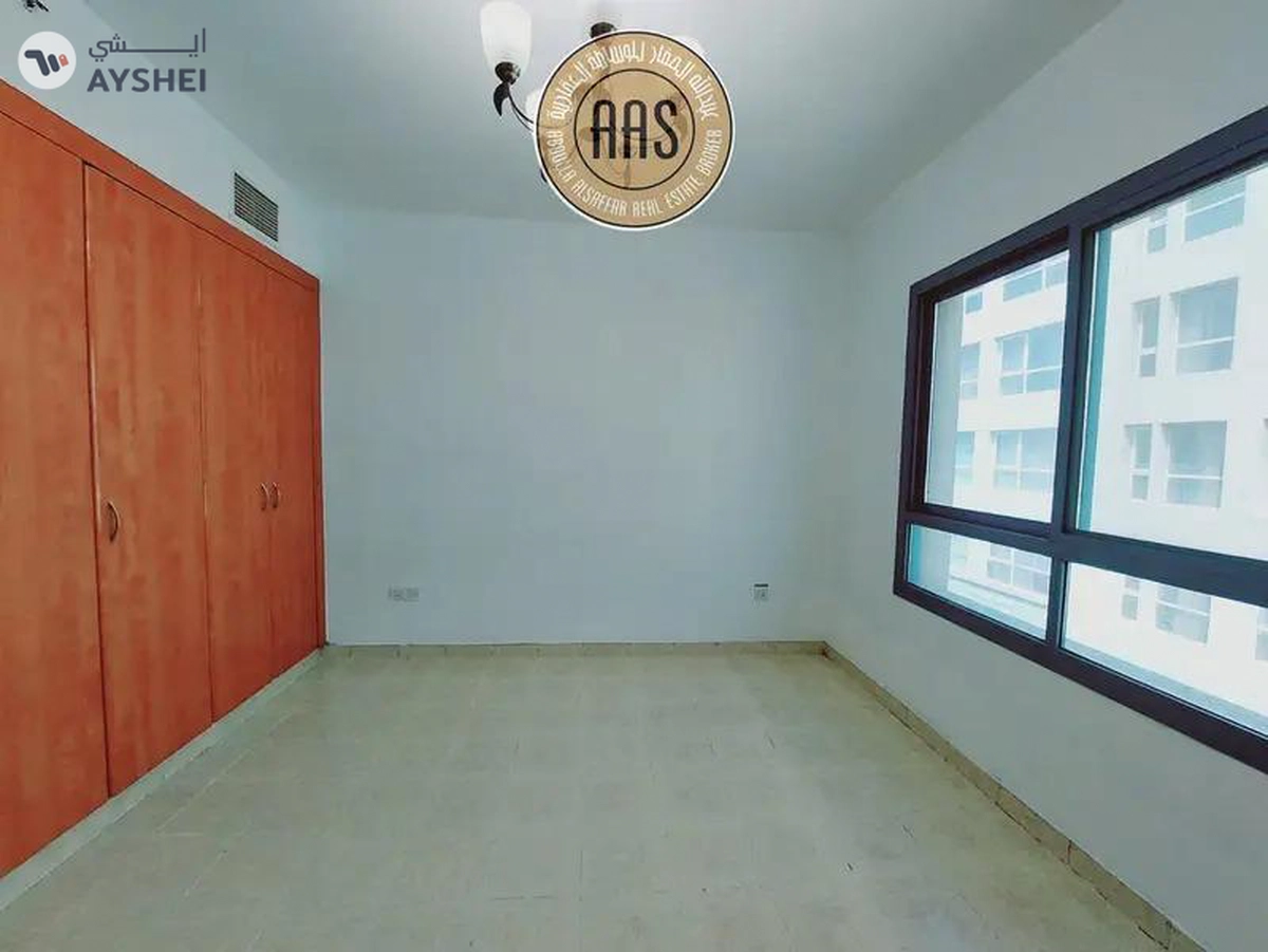 In prime location Near to mulla plaza huge 2bhk with all amenities-3-3