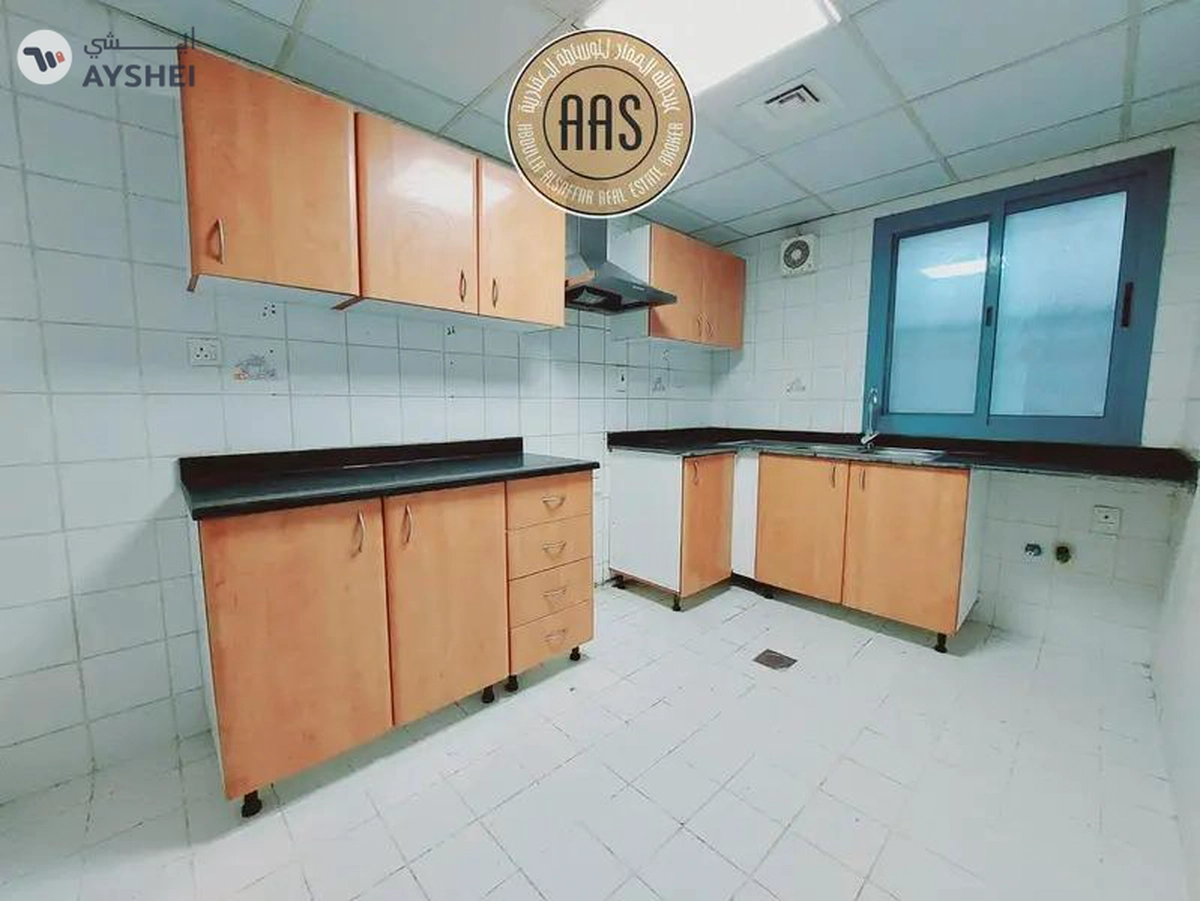 In prime location Near to mulla plaza huge 2bhk with all amenities-5-5