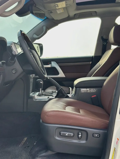 2016 Toyota Land Cruiser VXR | V8 5.7L | GCC Specs | White / Brown Leather | AED 145,000-11