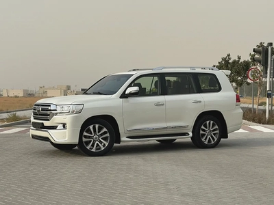 2016 Toyota Land Cruiser VXR | V8 5.7L | GCC Specs | White / Brown Leather | AED 145,000-4