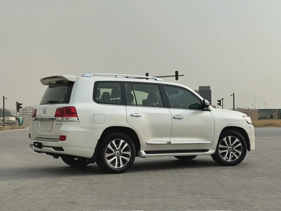 2016 Toyota Land Cruiser VXR | V8 5.7L | GCC Specs | White / Brown Leather | AED 145,000-5