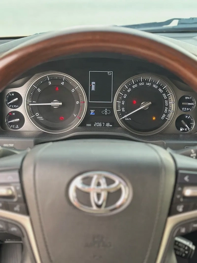 2016 Toyota Land Cruiser VXR | V8 5.7L | GCC Specs | White / Brown Leather | AED 145,000-6