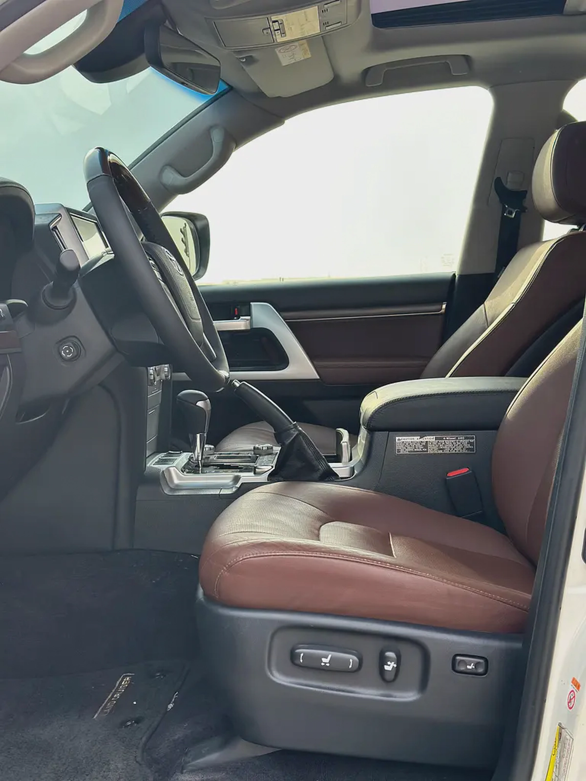 2016 Toyota Land Cruiser VXR | V8 5.7L | GCC Specs | White / Brown Leather | AED 145,000-11-11
