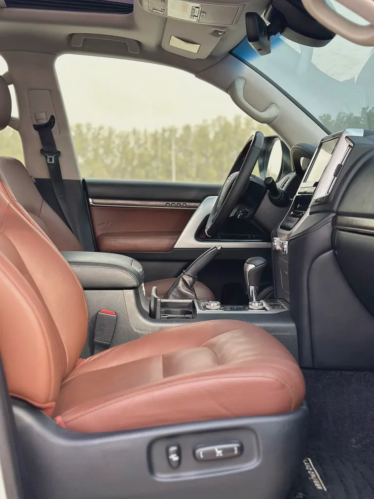 2016 Toyota Land Cruiser VXR | V8 5.7L | GCC Specs | White / Brown Leather | AED 145,000-15-15