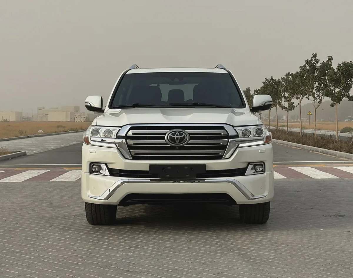 2016 Toyota Land Cruiser VXR | V8 5.7L | GCC Specs | White / Brown Leather | AED 145,000-2-2