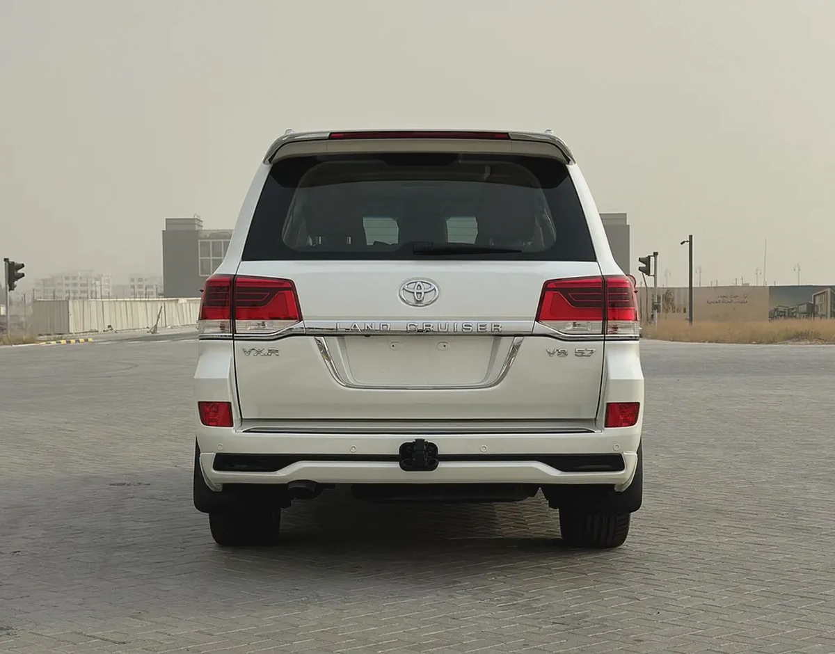2016 Toyota Land Cruiser VXR | V8 5.7L | GCC Specs | White / Brown Leather | AED 145,000-3-3