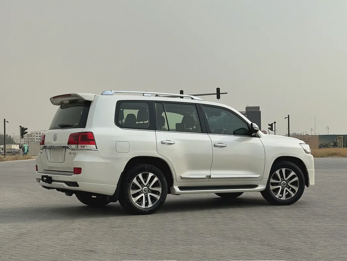 2016 Toyota Land Cruiser VXR | V8 5.7L | GCC Specs | White / Brown Leather | AED 145,000-5-5
