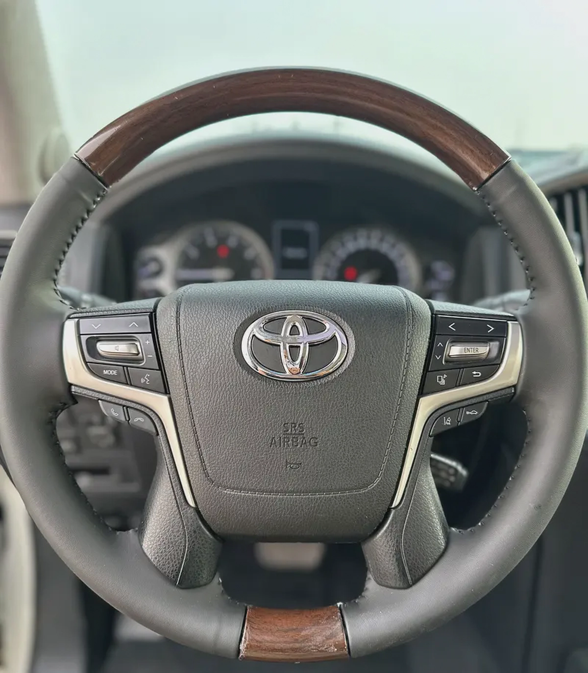 2016 Toyota Land Cruiser VXR | V8 5.7L | GCC Specs | White / Brown Leather | AED 145,000-7-7