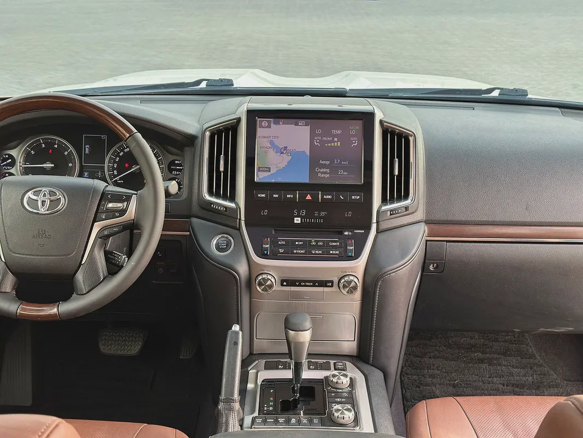 2016 Toyota Land Cruiser VXR | V8 5.7L | GCC Specs | White / Brown Leather | AED 145,000-8-8