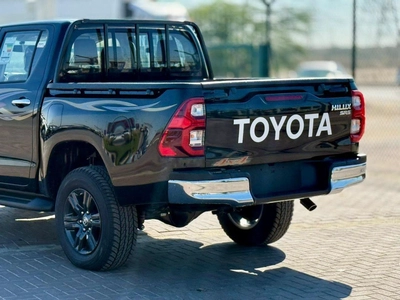 Toyota Hilux SR5 2.7L Petrol 4WD 2026 Export Price @ 137,500 AED-13
