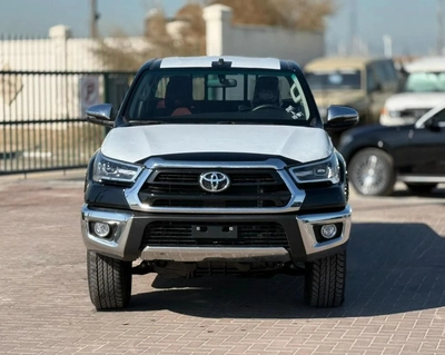Toyota Hilux SR5 2.7L Petrol 4WD 2026 Export Price @ 137,500 AED-4