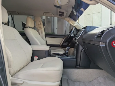 TOYOTA PRADO 2012 FACELIFTED 2023 WITH INTERIOR AND EXTERIOR V4 2.7L GCC IN EXCELLENT CONDITION-8