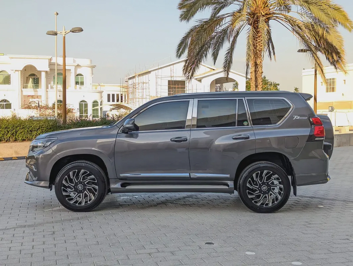 TOYOTA PRADO 2012 FACELIFTED 2023 WITH INTERIOR AND EXTERIOR V4 2.7L GCC IN EXCELLENT CONDITION