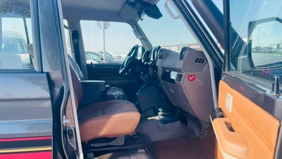 Toyota Land Cruiser Pick Up LC79 DOUBLE CABIN 70TH ANNIVERSARY 4.0 AUTOMATIC-5