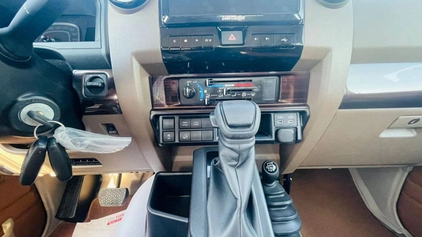 Toyota Land Cruiser Pick Up LC79 DOUBLE CABIN 70TH ANNIVERSARY 4.0 AUTOMATIC