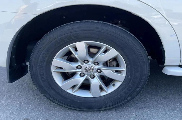 Nissan Patrol SE T1 5.6L AW Rostamani