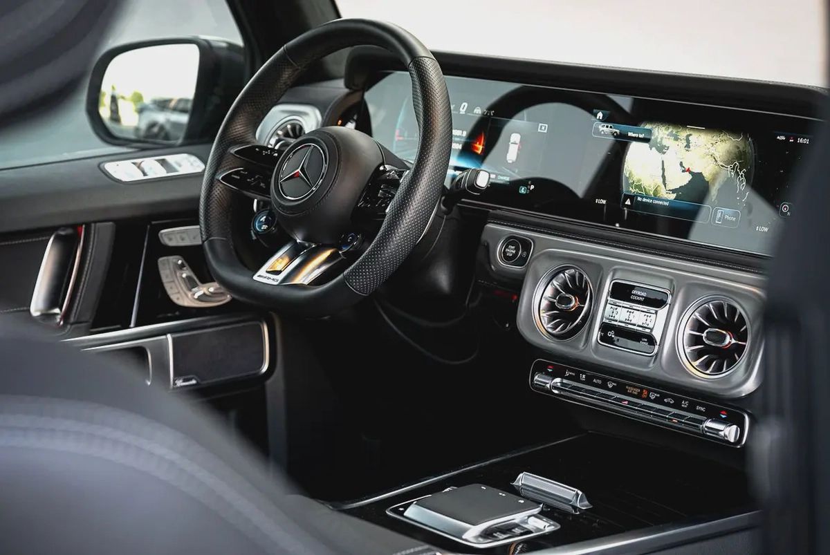 2025 | Mercedes G63 2025 | 3K KM only | Warranty | DoubleNP | White-10-10