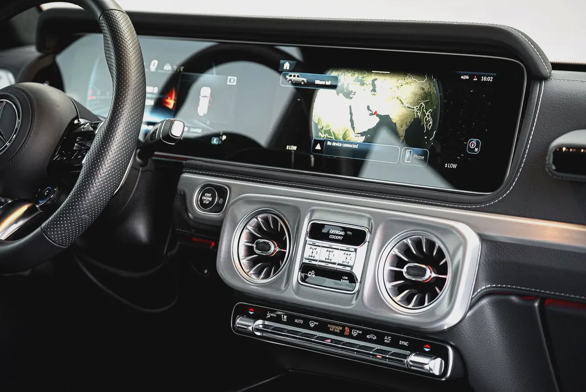 2025 | Mercedes G63 2025 | 3K KM only | Warranty | DoubleNP | White-11-11