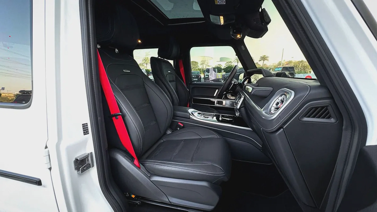 2025 | Mercedes G63 2025 | 3K KM only | Warranty | DoubleNP | White-14-14