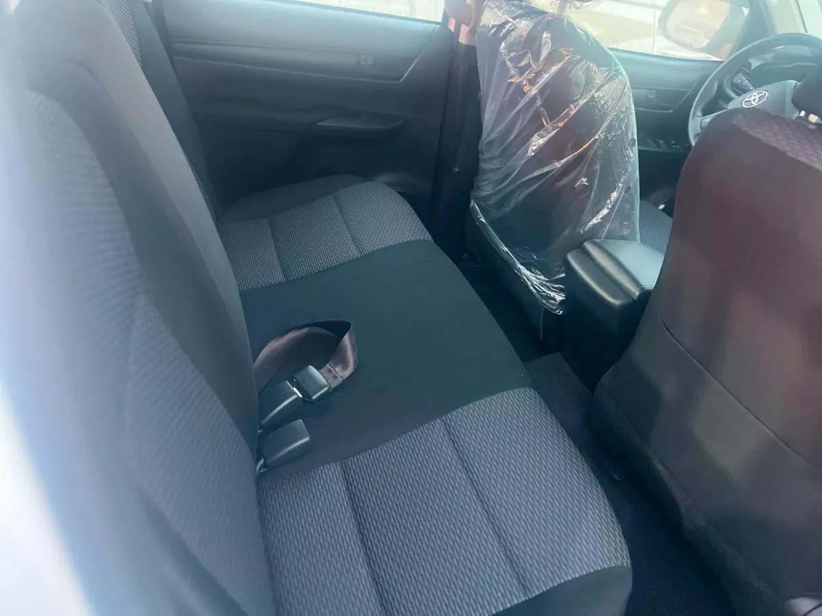 Toyota Hilux TOYOTA HILUX DOUBLE CABIN || 2.4L DIESEL 4×4 | WHITE 2026-13-0